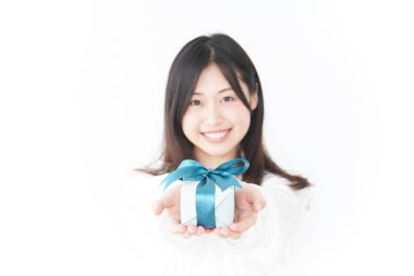 Genç, mutlu Asyalı kadın.