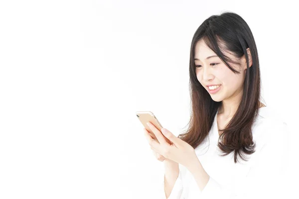 Junge Asiatische Frau Mit Smartphone — Stockfoto