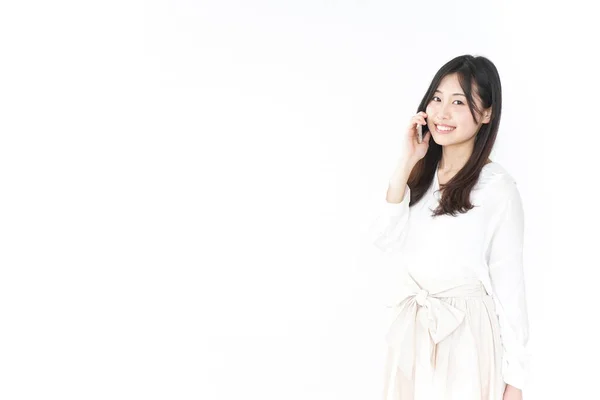 Ung Asiatisk Kvinna Pratar Telefon — Stockfoto