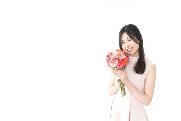 Muttertag Asiatin Überreicht Blumen — Stockfoto