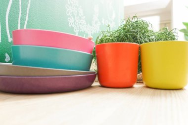 Mutfağın iç kısımlarını yakından çek.