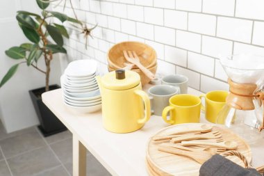 Mutfağın iç kısımlarını yakından çek.