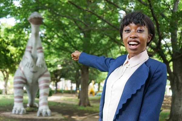 Africaine Femme Être Surpris Dinosaure — Photo