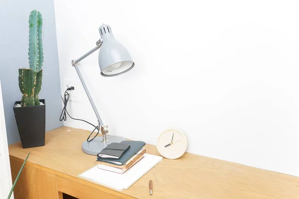 Gros Plan Bureau Étude Avec Lampe Table — Photo