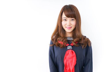 Beyaz arka planda izole edilmiş denizci kıyafeti giyiyor.