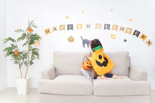 Eltern Und Kinder Auf Halloween Party — Stockfoto
