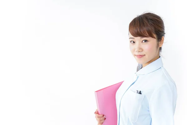 Junge Asiatische Krankenschwester Hält Ordner — Stockfoto