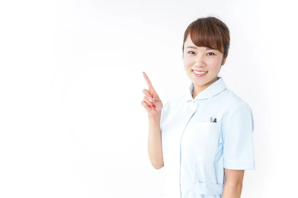 年轻的亚洲护士 手指放在白色背景上 — 图库照片