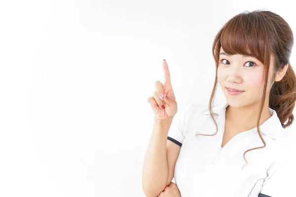 Jeune Asiatique Femme Pointant Avec Doigt Sur Fond Blanc — Photo