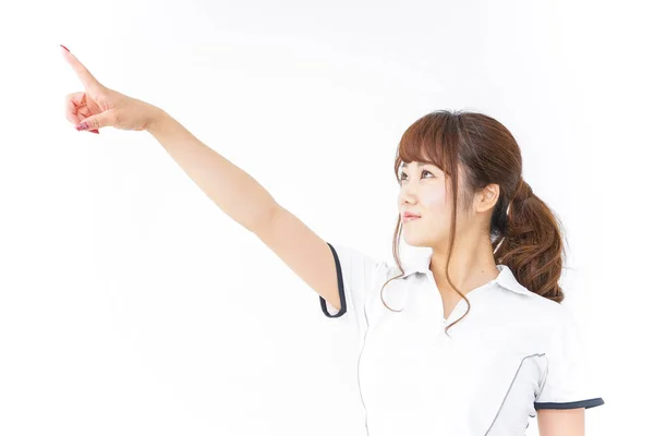 Junge Asiatische Frau Zeigt Mit Dem Finger Auf Weißem Hintergrund — Stockfoto