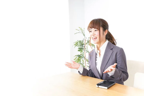 Young Asian Businesswoman Grey Suit — Stock Photo, Image