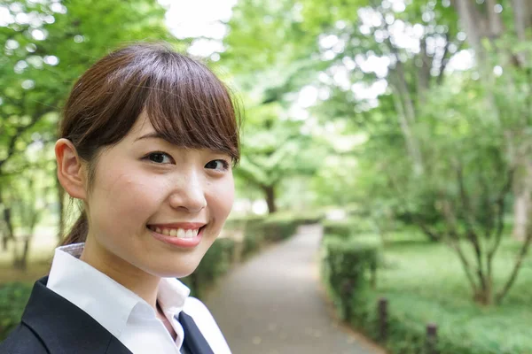 Junge Geschäftsfrau Mit Lächeln — Stockfoto