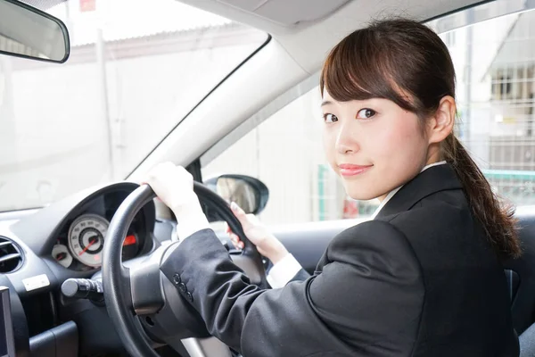 Jovem Empresária Asiática Sentada Carro — Fotografia de Stock