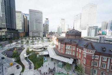 Güzel, modern Tokyo İstasyonu.
