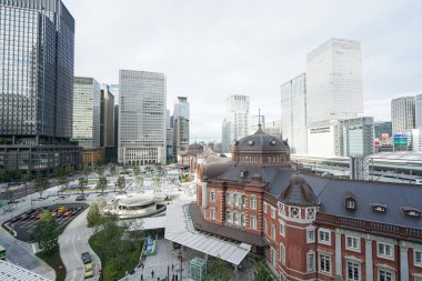 Güzel, modern Tokyo İstasyonu.