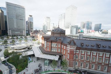 Güzel, modern Tokyo İstasyonu.