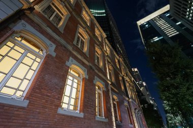 Güzel, modern Tokyo İstasyonu.
