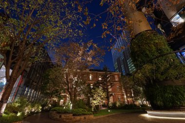 Güzel, modern Tokyo İstasyonu.