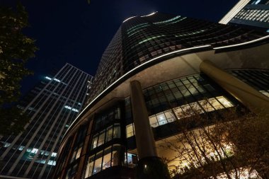 Güzel, modern Tokyo İstasyonu.
