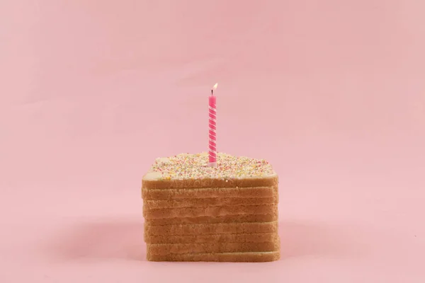 Pan de cumpleaños rosa —  Fotos de Stock