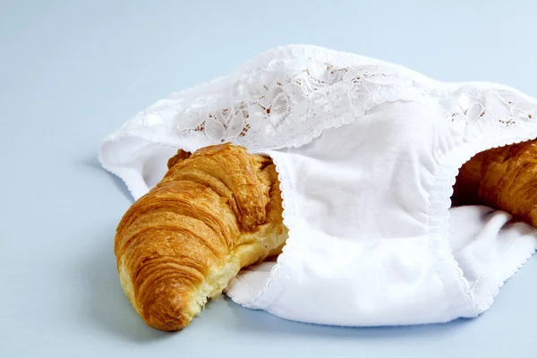 Cuecas e croissant — Fotografia de Stock