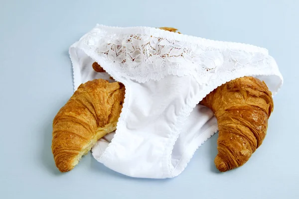 Cuecas e croissant — Fotografia de Stock