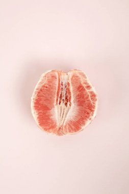 yarım soyulmuş greyfurt