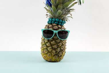 Ananas güneş gözlüğü
