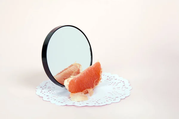 Espejo de pomelo —  Fotos de Stock