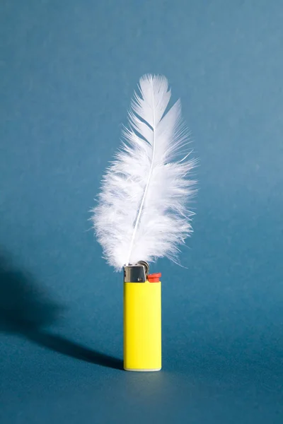 Feather lighter — Stock Photo, Image