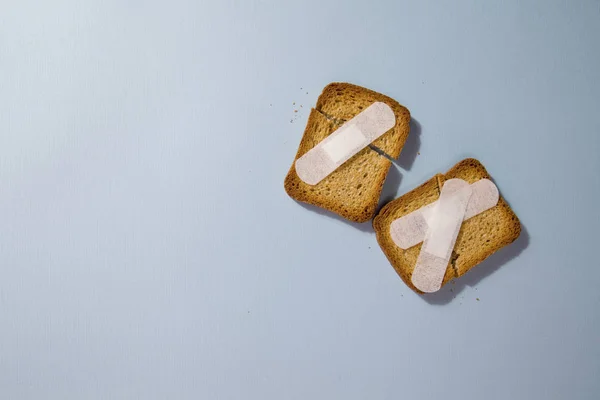 Rozbitý Rusk a lékařská sádra — Stock fotografie