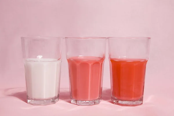 Pink gradient cocktail glasses — Stock Photo, Image
