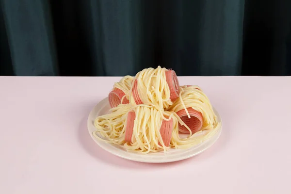 Curtain and spaghetti bigoudis — Stock Photo, Image