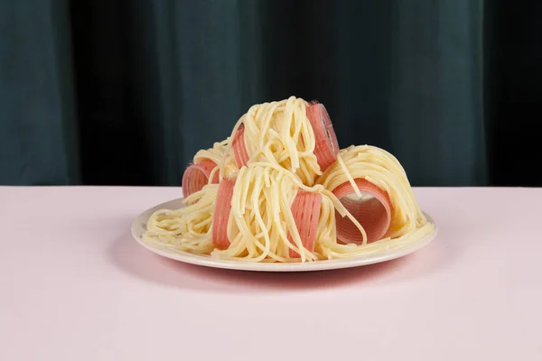 Curtain and spaghetti bigoudis — Stock Photo, Image
