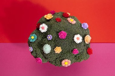 çiçek bir buket gibi pembe kırmızı brokoli