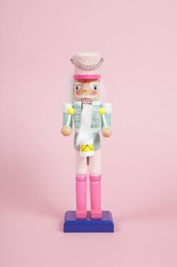 Renkli pembe fındıkkıran