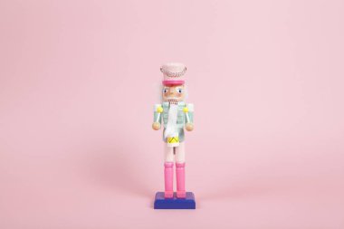 Renkli pembe fındıkkıran