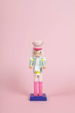 Renkli pembe fındıkkıran