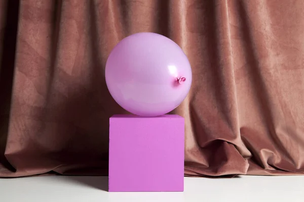 Colourful velvet pink balloon cube podium — Stock Photo, Image