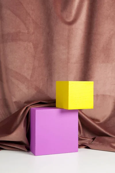 Equilibrio cubo de terciopelo colorido — Foto de Stock