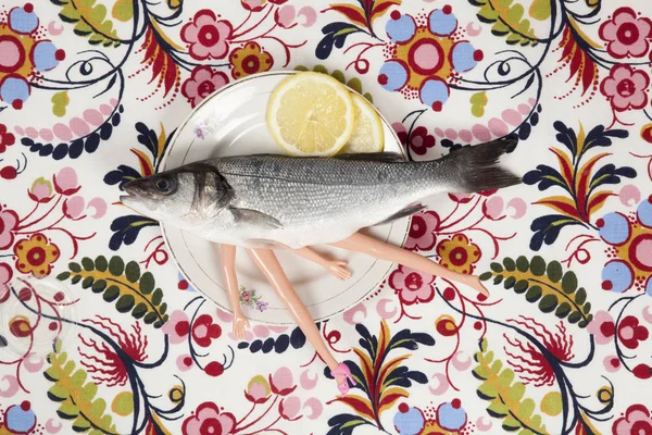 Fish flower plate cannibal doll — Stock Photo, Image