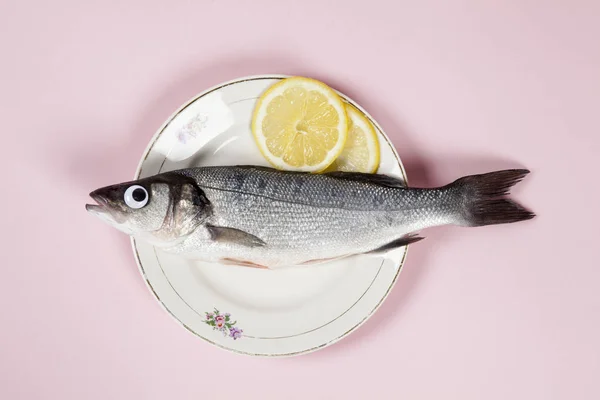 Лимонная рыба — стоковое фото
