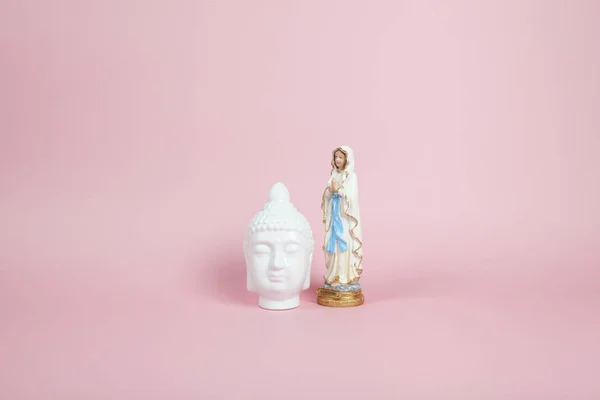 Jungfrau Maria und weißer Buddha rosa — Stockfoto