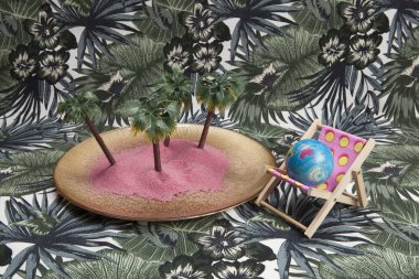 bir tabak ve toprak bir şezlong içinde tropikal yağmur ormanları