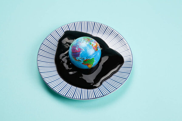 Планета Земля утонула в разливе нефти
 