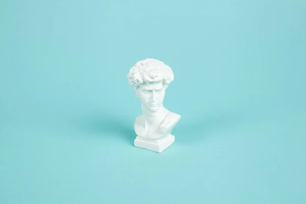 Bust of David on a turquoise background — Stock Photo, Image