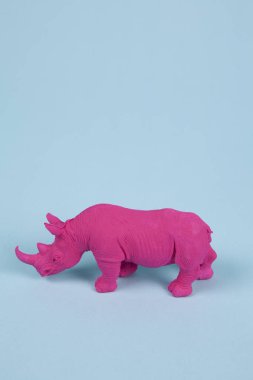 Pembe pop plastik gergedan