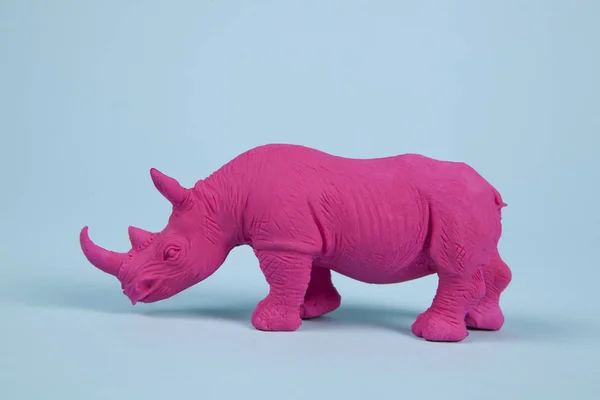 Рожевий поп-рожевий носоріг — стокове фото