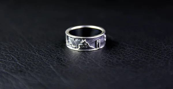 Ring on a black background, depicting the Bronze Horseman, St. Petersburg — Stock Photo, Image