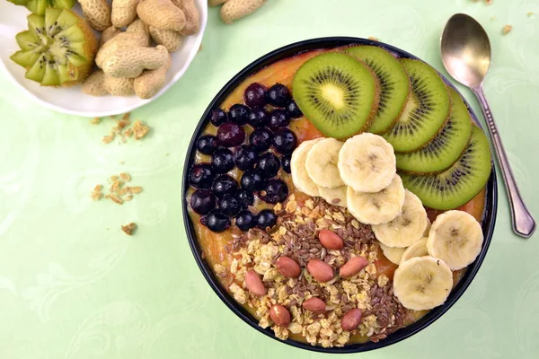 Breakfast Muesli Acai Blueberry Smoothie Kiwi Fruits Green Background Healthy — Stock Photo, Image